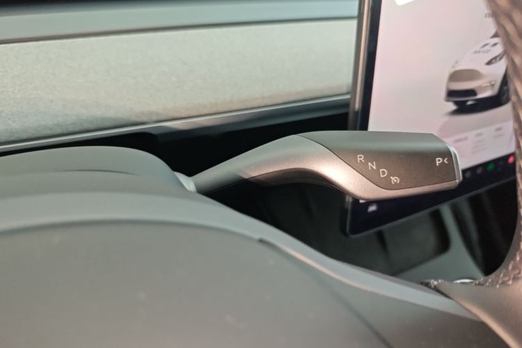 Tesla Model Y 2024 car image #14