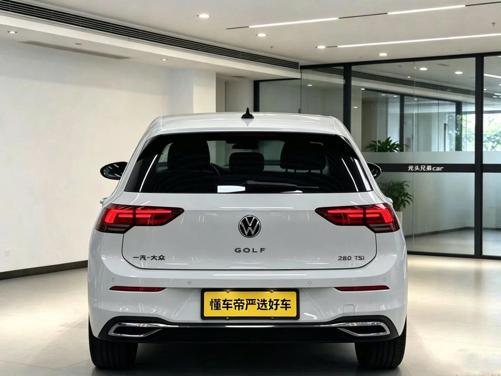Volkswagen Golf 2023 immagine di auto #4