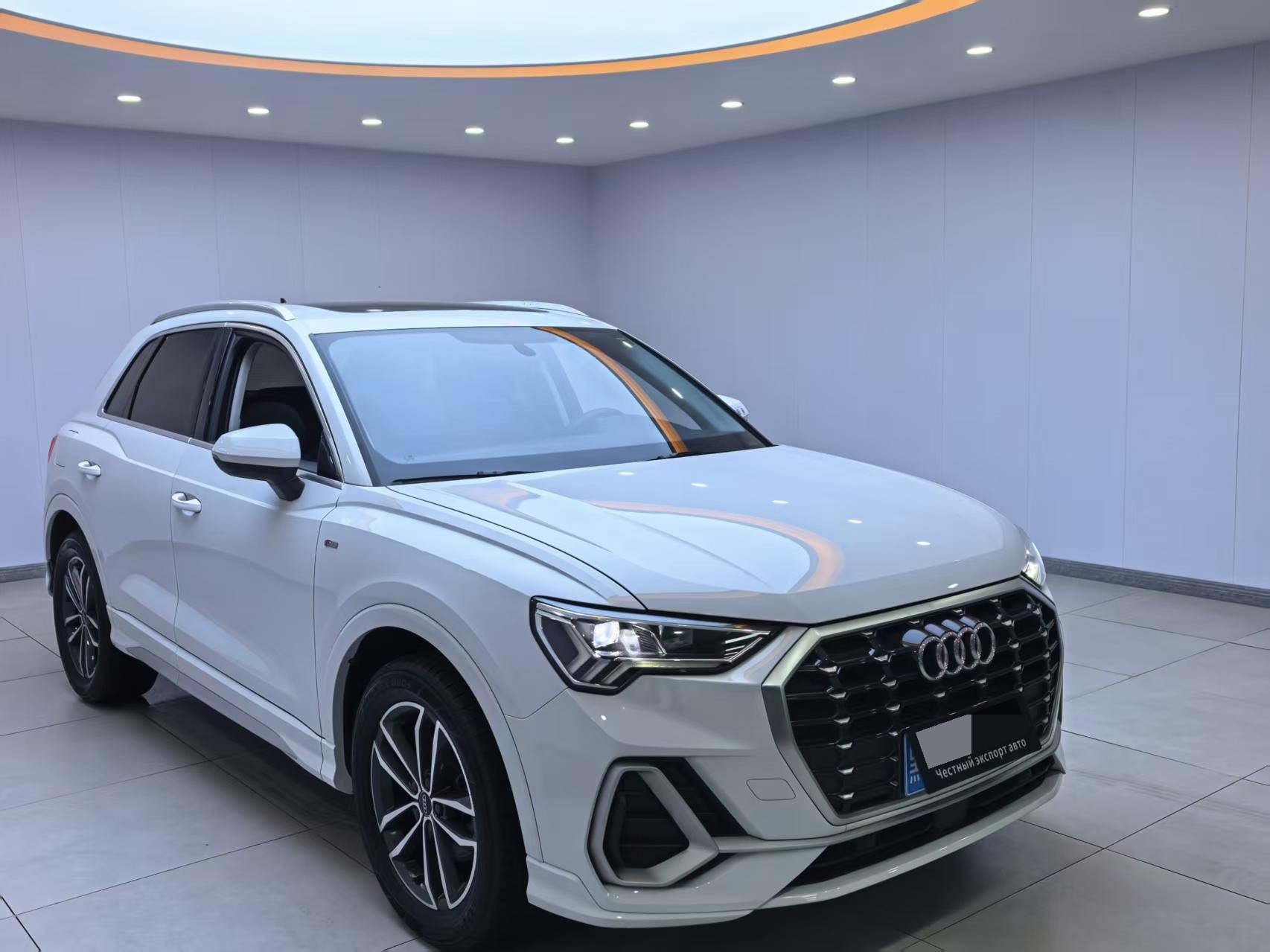 Audi Q3 2022 car image #3