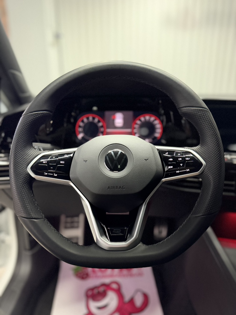 Volkswagen Golf 2023 car image #4
