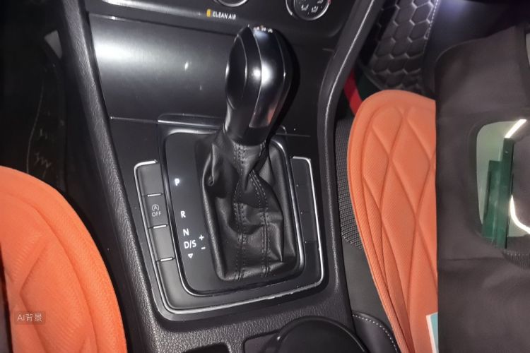 Volkswagen Golf 2018 car image #16