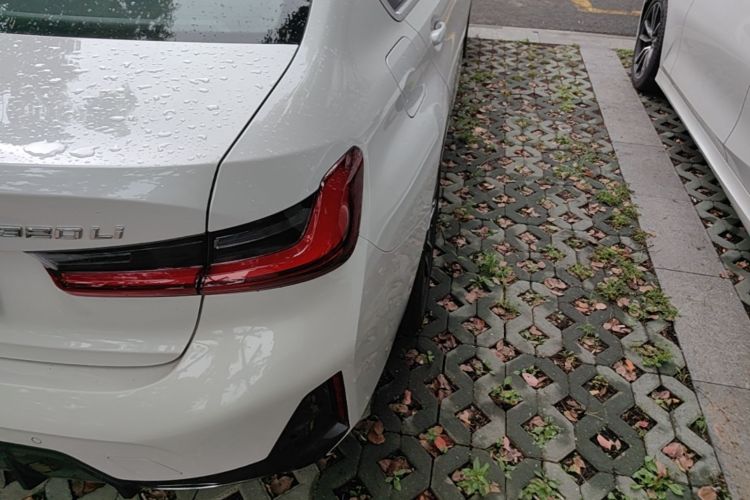 BMW 3 Series 2024 car image #8