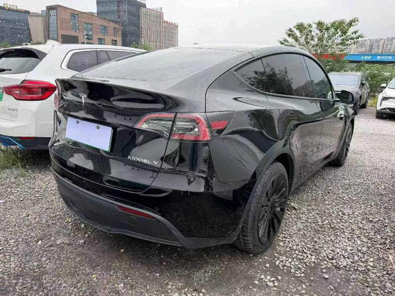 Tesla Model Y 2022 car image #3