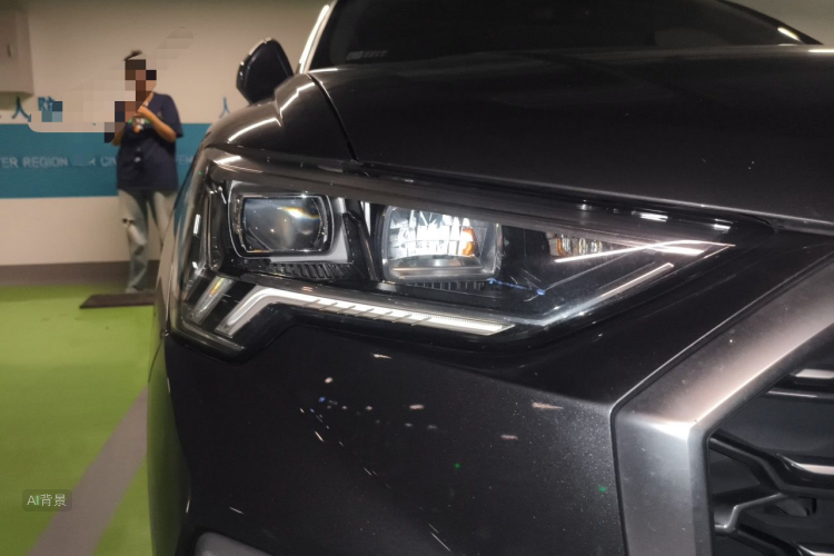 Audi Q3 2021 car image #8
