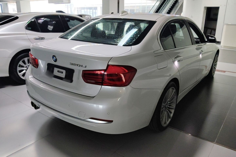 BMW 3 Series 2017 #7 BMW 3 Series 2017 car image #7