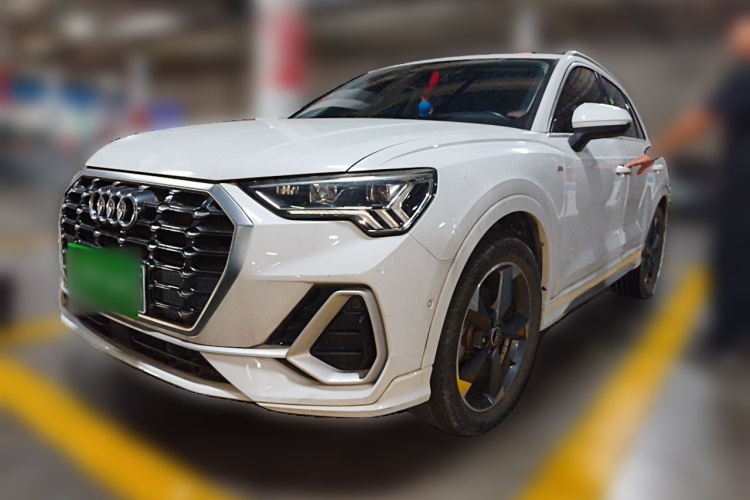 Audi Q3 2021 car image #2