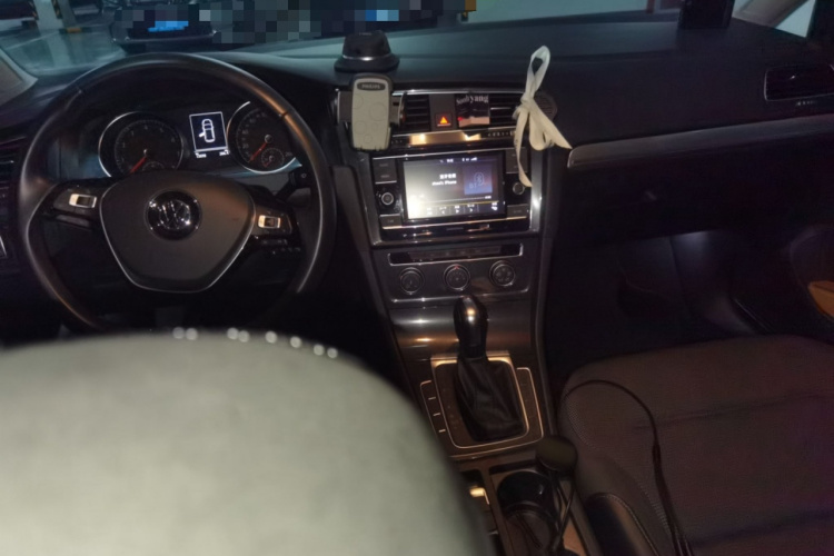 Volkswagen Golf 2018 car image #7
