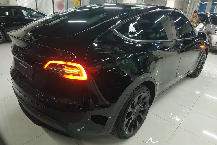 Tesla Model Y 2022 #7 Tesla Model Y 2022 car image #7