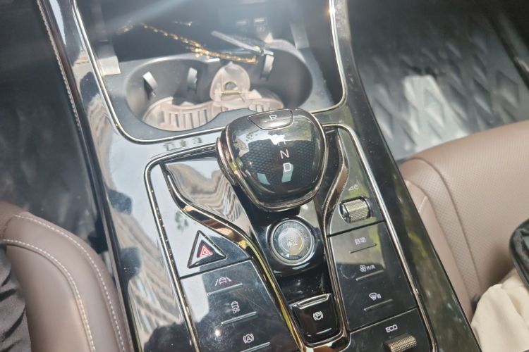 BYD Han 2023 car image #18