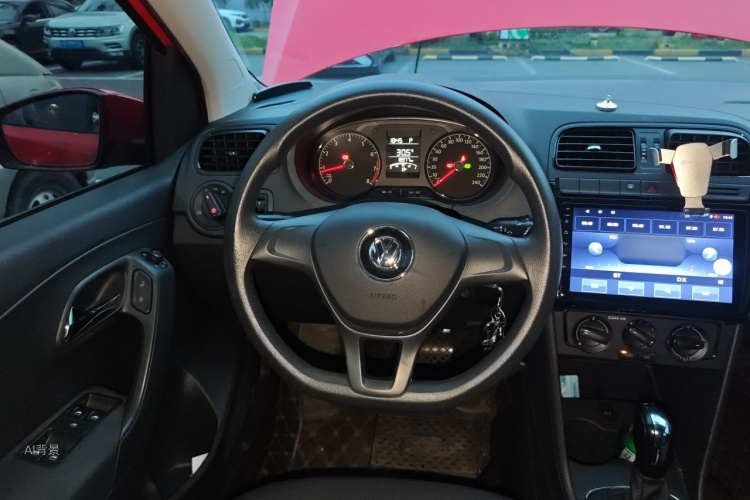Volkswagen Polo 2018 car image #12