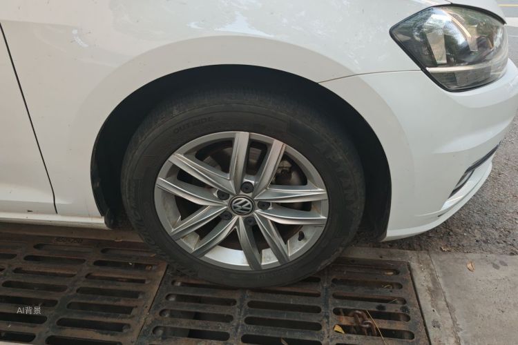 Volkswagen Golf 2019 car image #9