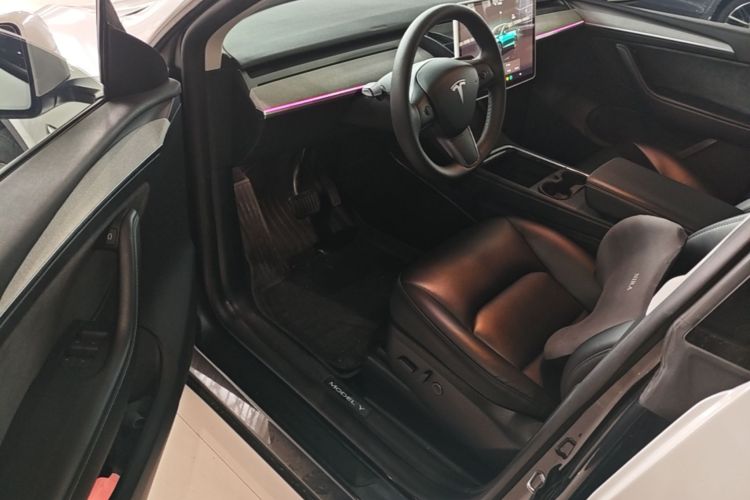 Tesla Model Y 2024 #16 Tesla Model Y 2024 car image #16