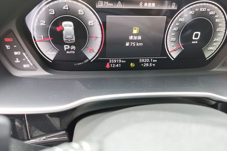 Audi Q3 2022 car image #10
