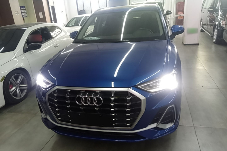 Audi Q3 2021 car image #3