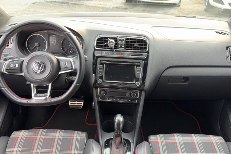 Volkswagen Polo 2016 #17 Volkswagen Polo 2016 car image #17