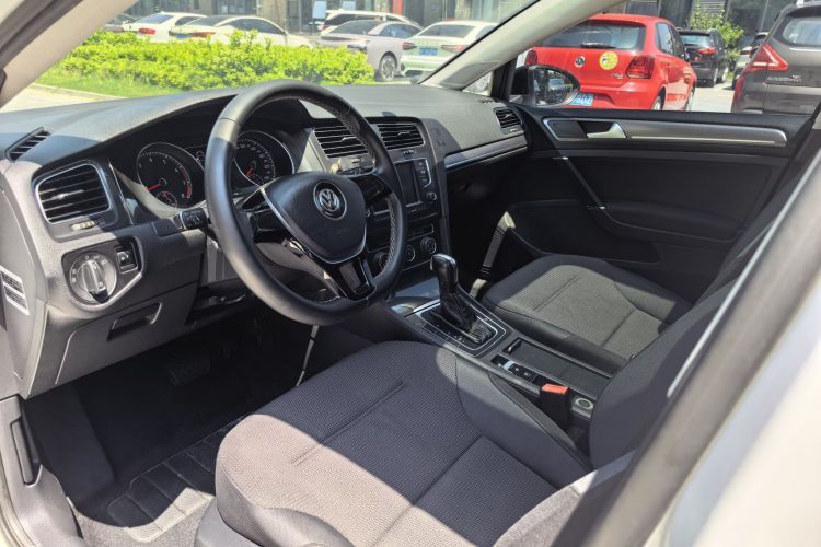Volkswagen Golf 2017 car image #20