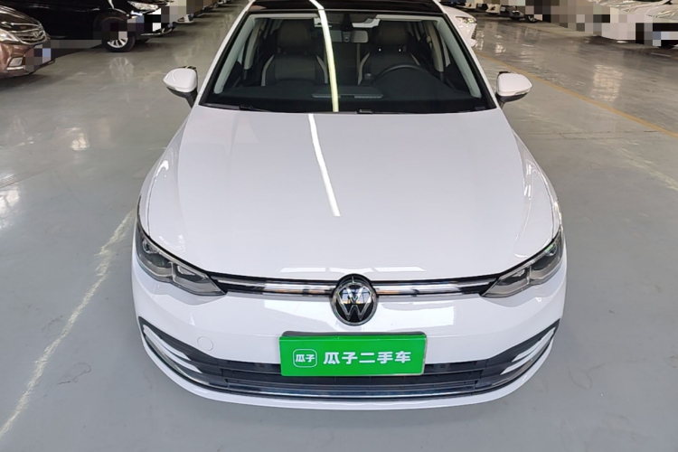 Volkswagen Golf 2024 car image #3