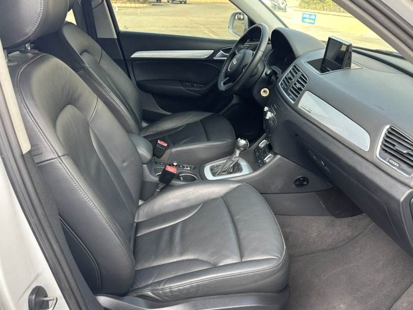 Audi Q3 2016 car image #7