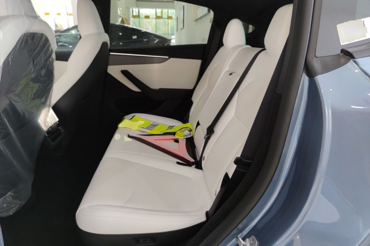 Tesla Model Y 2026 #17 Tesla Model Y 2026 car image #17