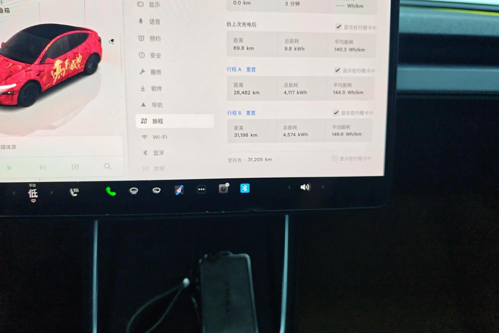 Tesla Model Y 2025 car image #12