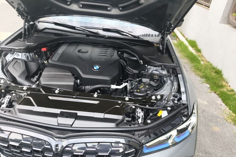 BMW 3 Series 2024 car image #24
