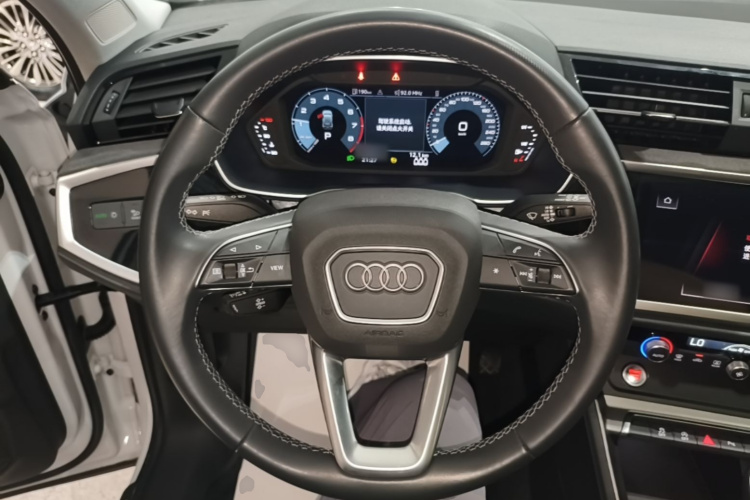 Audi Q3 2022 car image #11