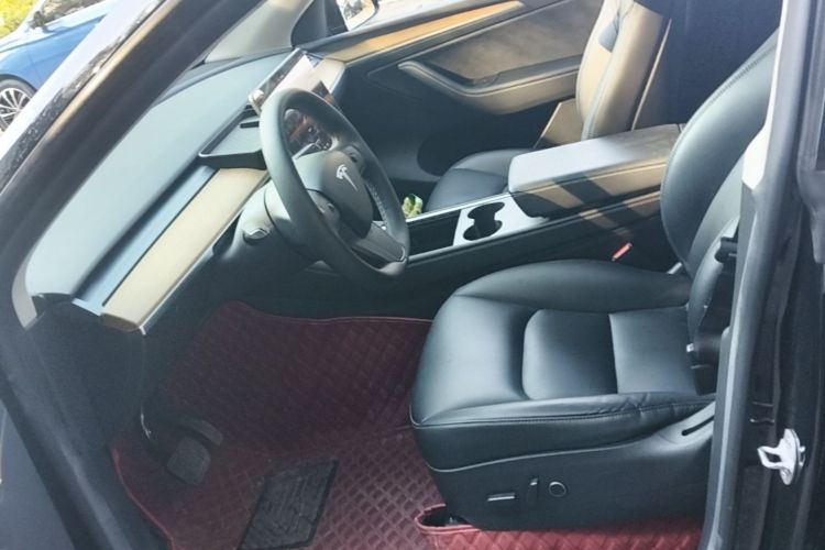 Tesla Model Y 2023 immagine di auto #15