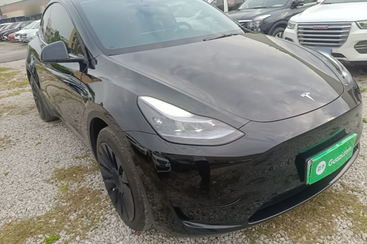 Tesla Model Y 2023 car image #4