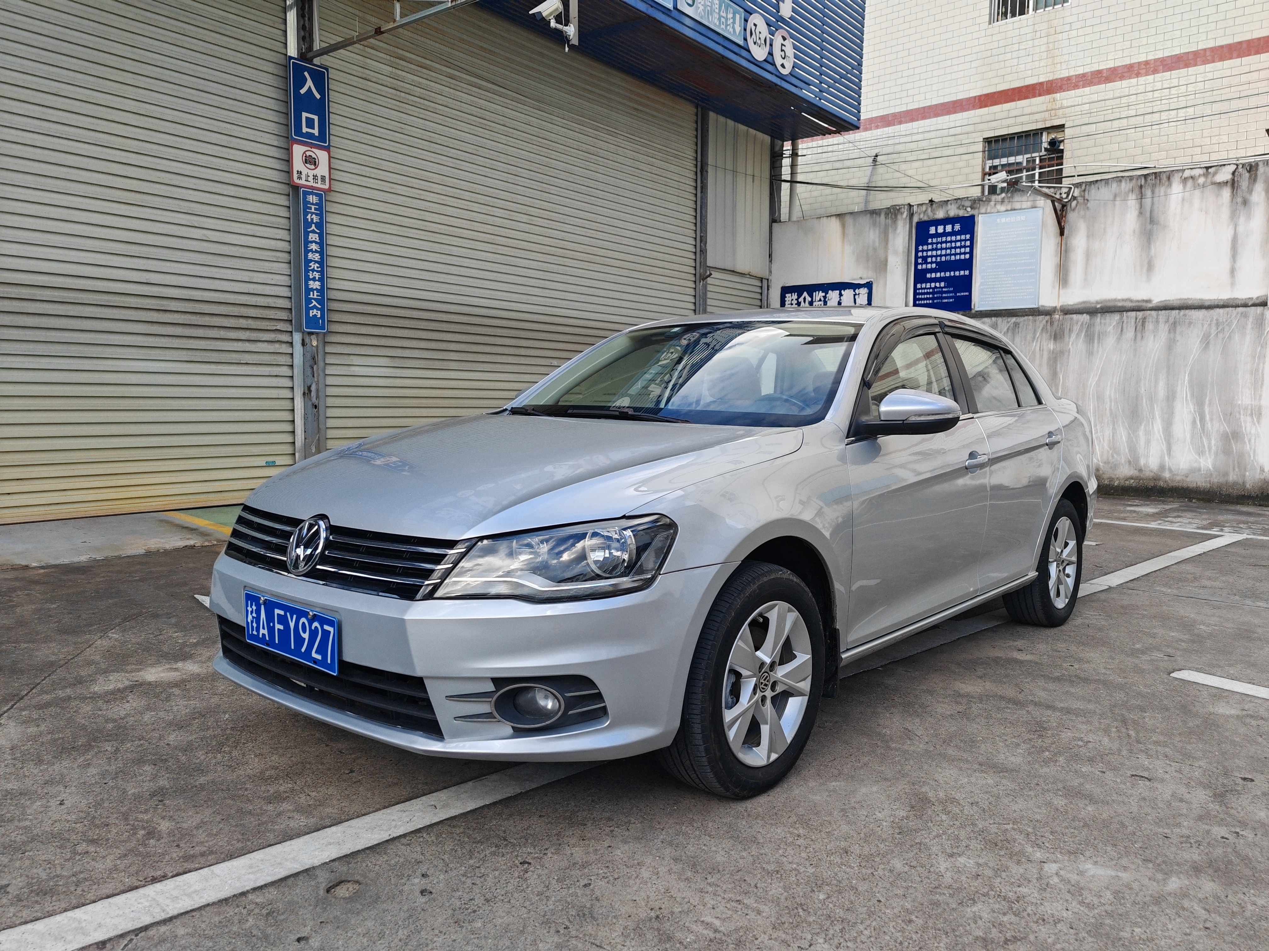 Volkswagen Bora 2013 car image 