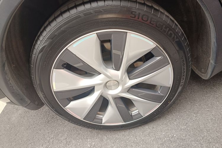 Tesla Model Y 2023 car image #10