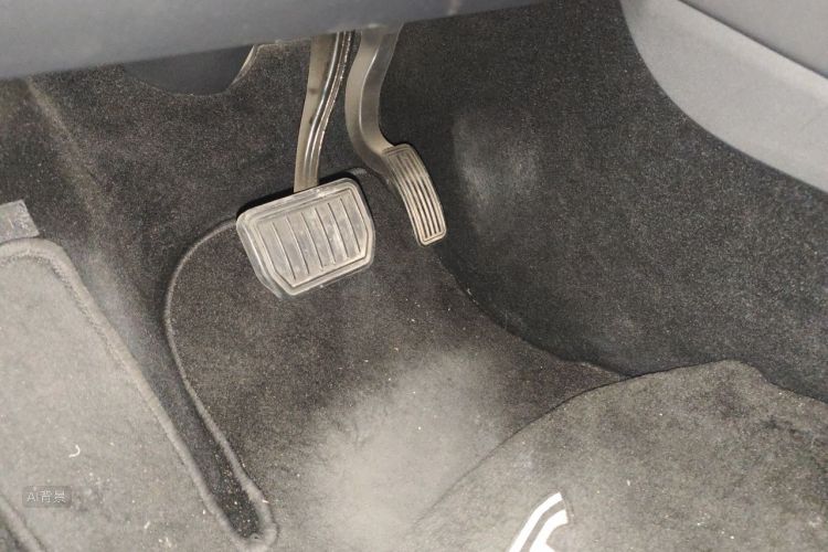 Tesla Model 3 2020 car image #18