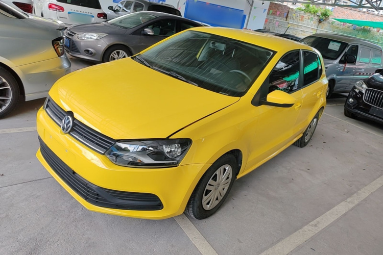 Volkswagen Polo 2015 car image #2