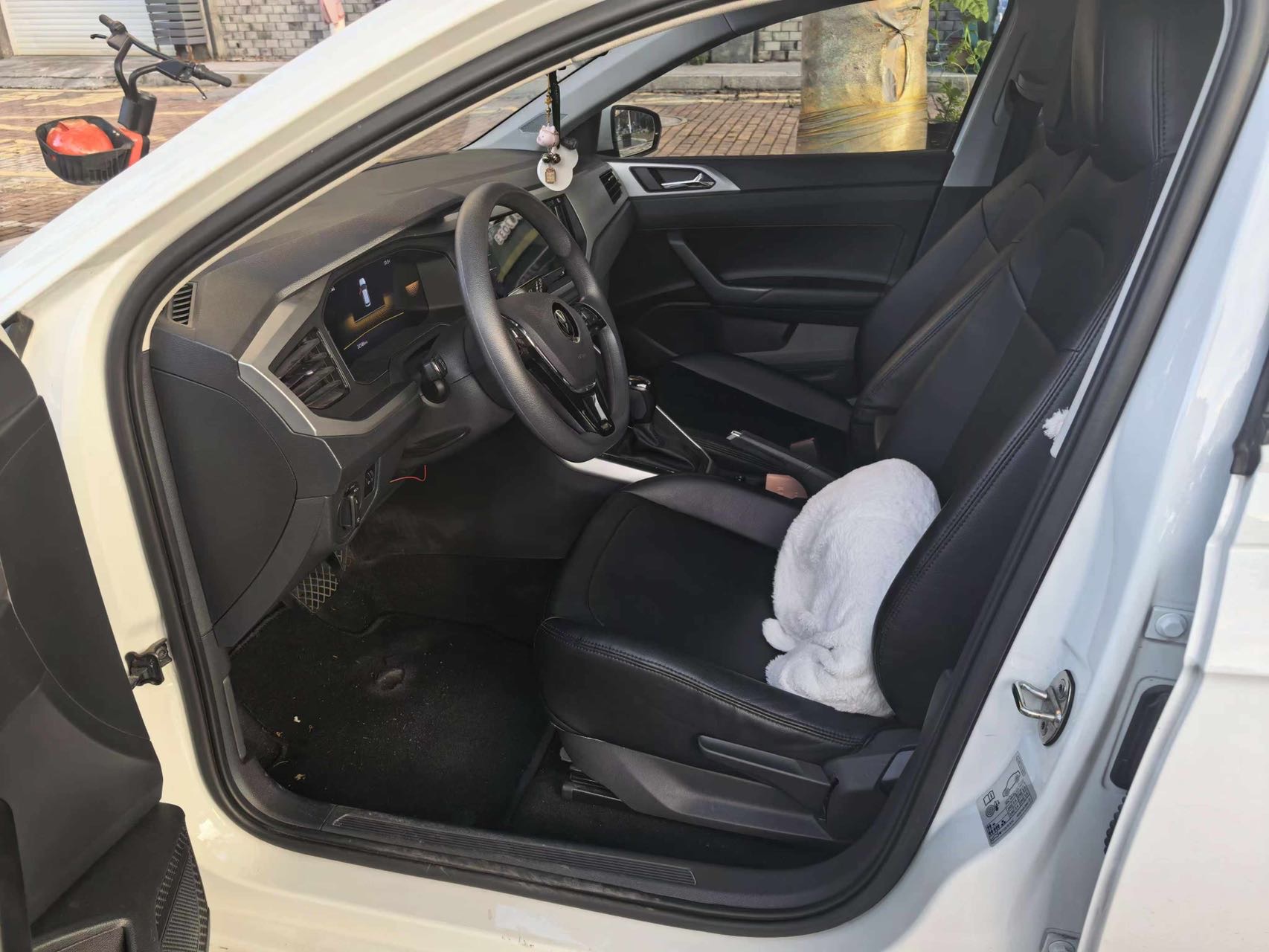 Volkswagen Polo 2023 car image #5
