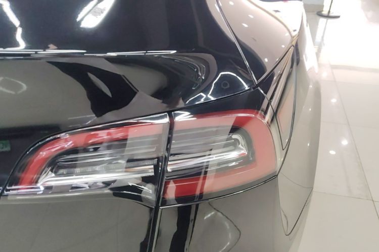 Tesla Model Y 2024 immagine di auto #8