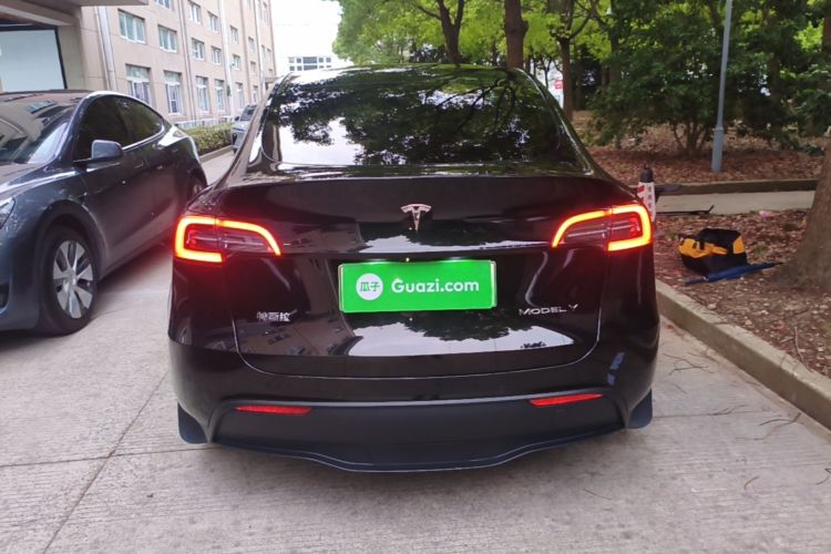 Tesla Model Y 2023 #6 Tesla Model Y 2023 car image #6