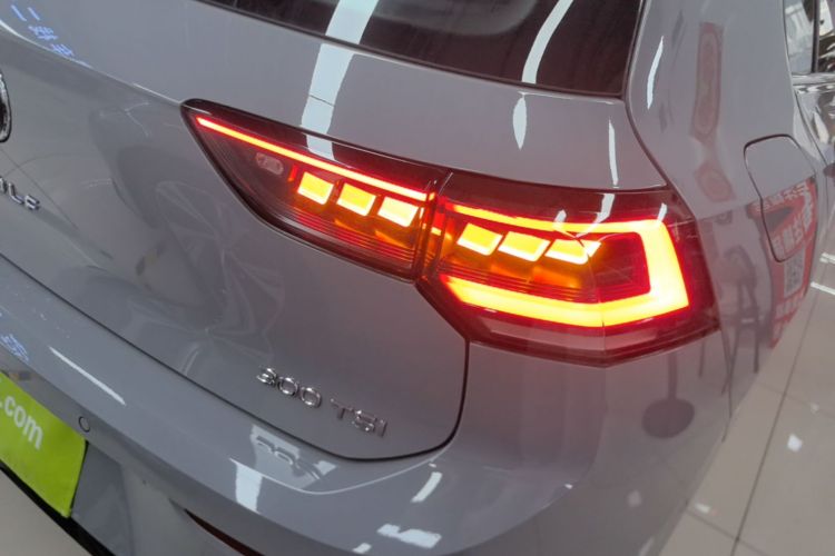 Volkswagen Golf 2026 car image #8