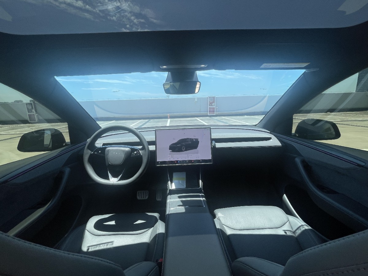 Tesla Model Y L 2025 car image #8