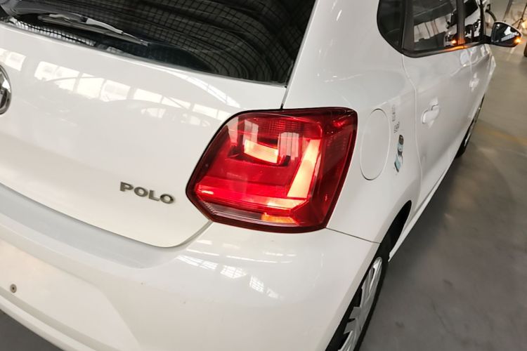 Volkswagen Polo 2016 car image #8