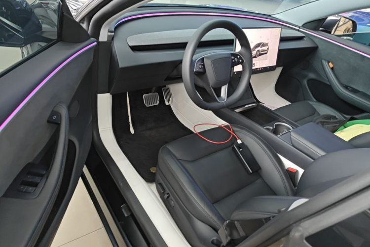 Tesla Model 3 2024 car image #16