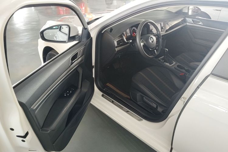 Volkswagen Lavida 2019 car image #12