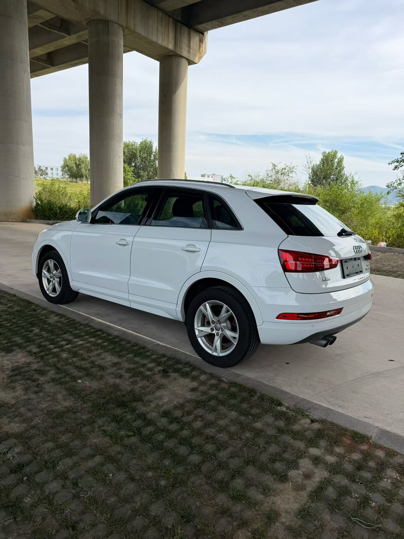 Audi Q3 2018 car image #5