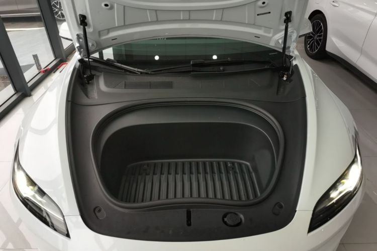 Tesla Model 3 2026 car image #20