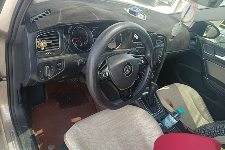 Volkswagen Golf 2017 car image #10