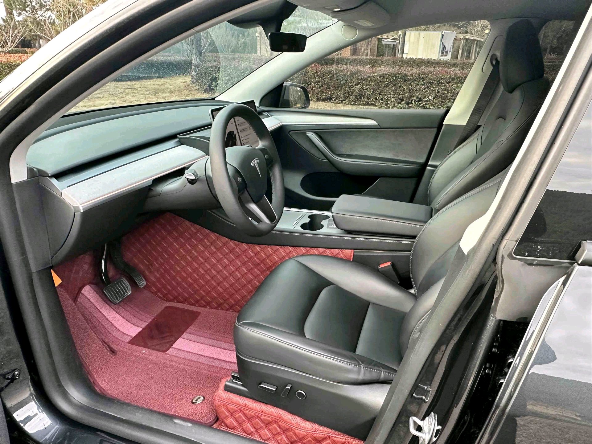 Tesla Model Y 2024 #4 Tesla Model Y 2024 car image #4