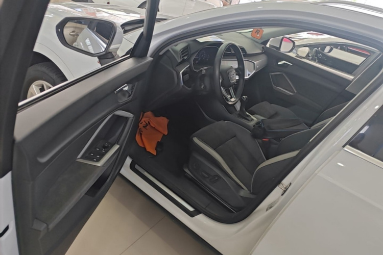 Audi Q3 2019 #12 Audi Q3 2019 car image #12