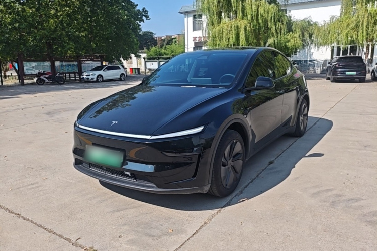 Tesla Model Y 2025 #2 Tesla Model Y 2025 car image #2