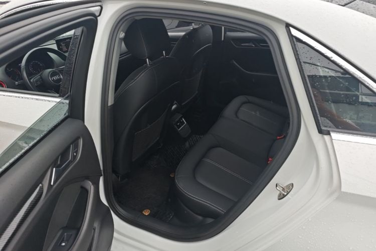 Audi A3 2019 car image #17