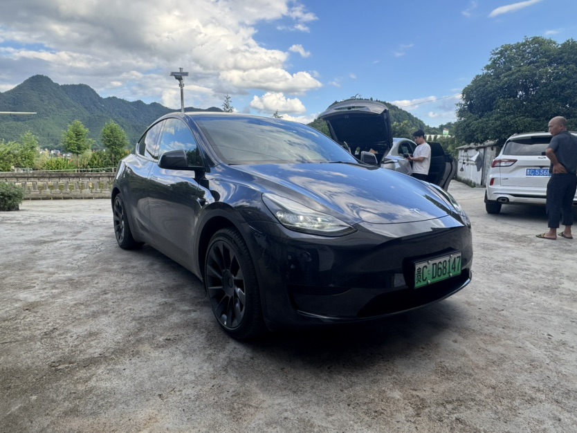 Tesla Model Y 2024 car image #2