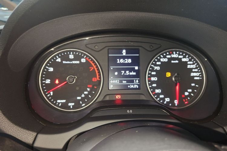 Audi A3 2018 car image #12