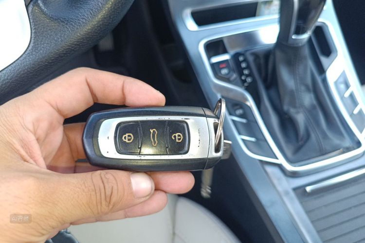 GEELY Emgrand 2018 car image #10
